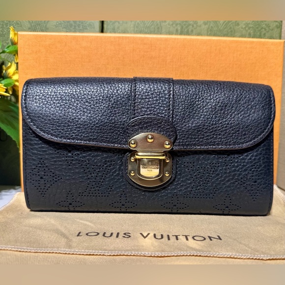 🔥SOLD🔥LOUIS🌻VUITTON Mahina Taiga Portofeuillis Wallet W/Box,Dust-bag & Chain - Picture 4 of 17